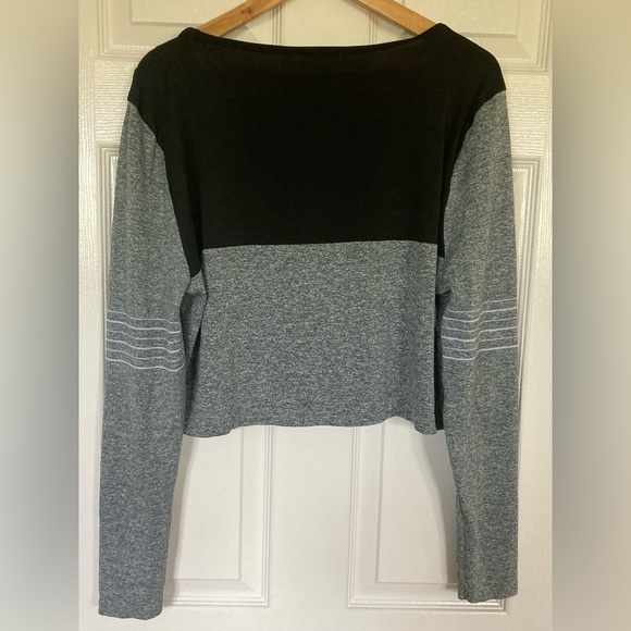 Nike Dri-fit long sleeved crop top XL - Picture 3 of 5